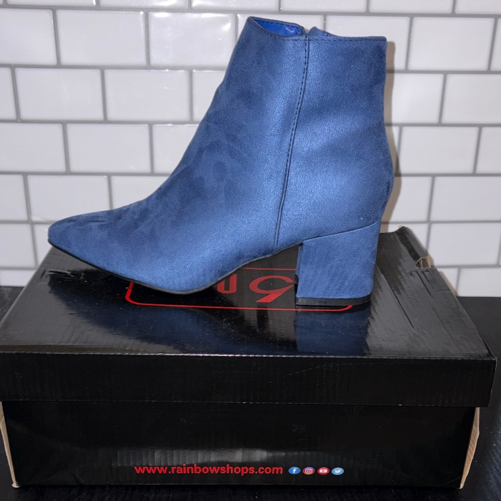 Rouge! Chic Navy Ankle Boots